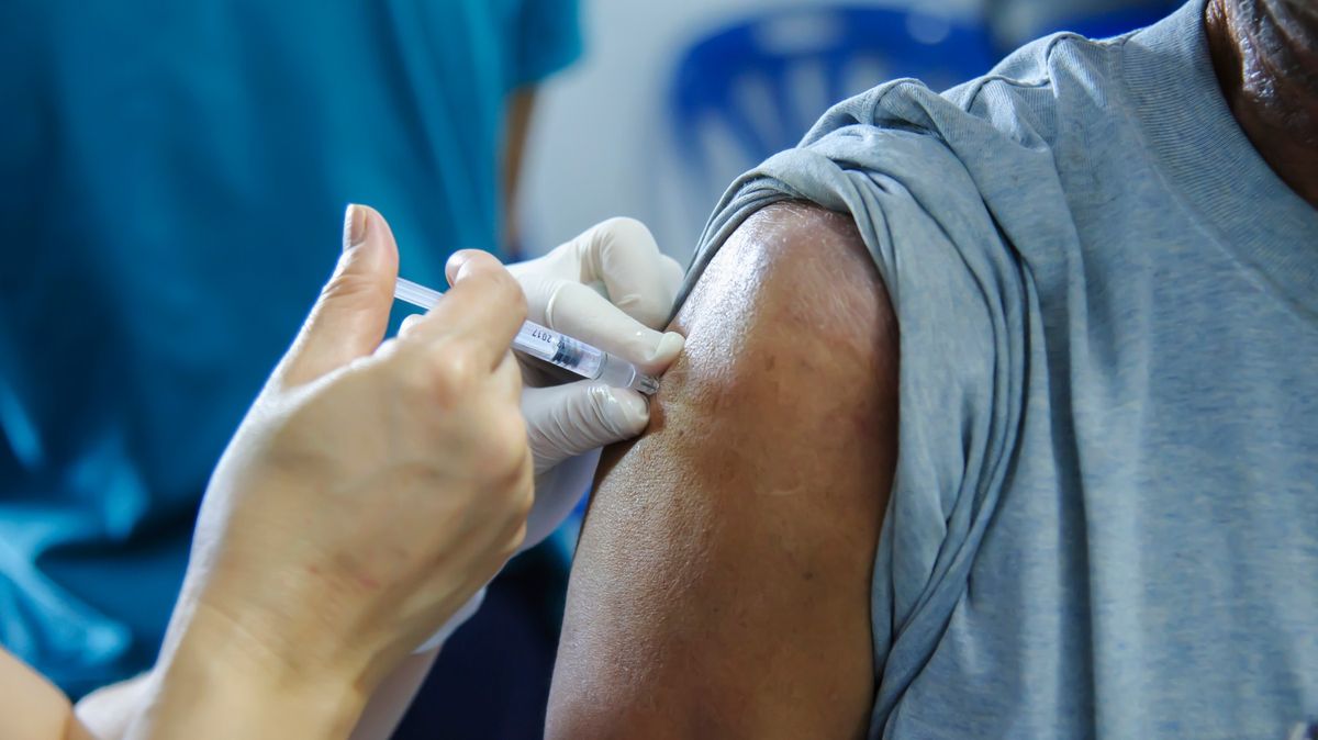 AstraZeneca: Covidová vakcína vyvolává u dospělých reakci imunity